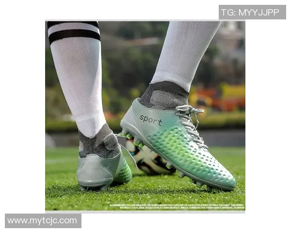 高帮足球鞋球星穿搭大赏，经典与创新交织的运动时尚之选